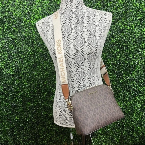 MICHAEL KORS | Cindy Large Dome Crossbody w/ Wide Strap - Picture 2 of 6